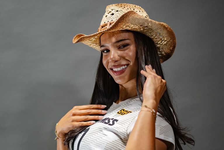 kiana dufour Bio